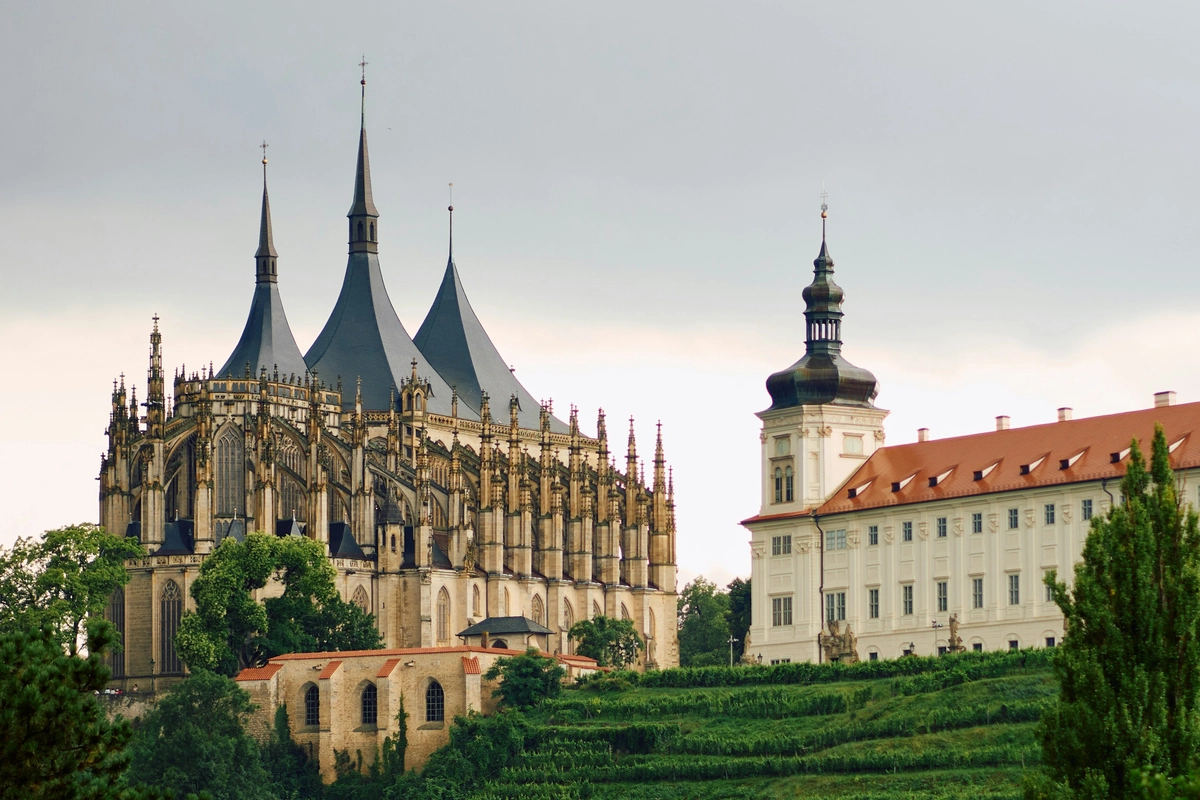 Private Van Trip from Prague to Kutná Hora – Comfort and Flexibility 